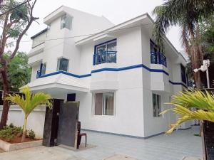 Bay Breeze Suites