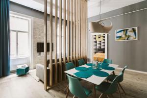 Turquoise harmony in the heart of the city