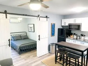 Tiny house- near Duke Univ/Hospital, walk to food - Дарем