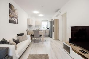 BB Apartment - 2BR with parking close to centre