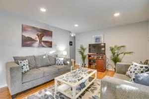 Country Club Hills Home Walk to Rec Center! - Markham