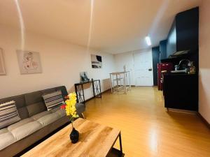 Duplex a media cuadra de la Embajada EEUU