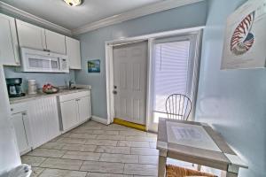 Beachfront Studio 16 room in Pineapple Villas