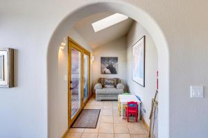 Angel Fire Townhome with Hot Tub 2 Mi to Ski Resort