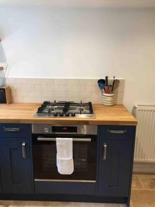 Cosy private cottage near beach