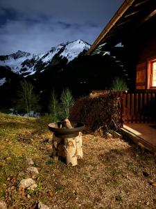 Charming, cosy chalet nestled in a breathtaking surrounding with spectacular, stunning mountain views