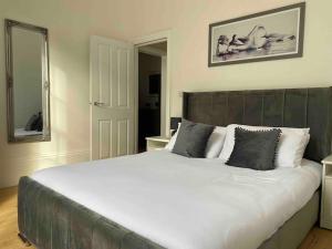 Grand Apartment on HOEBARBICAN Allocated PARKING!