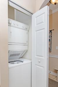 4695 Wild Iris Drive, #204 MAGNOLIA PLACE condo