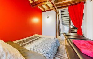 Maisons de vacances Amazing Home In Neuilly Le Vendin : photos des chambres