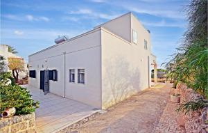 Awesome Home In Cava Daliga With Wifi And 5 Bedrooms