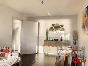 Splendide 2 pièces climatisé avec piscine et garage privé - FR-1-647-6