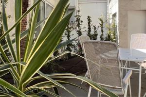 Condesa Residence Amsterdam G Elegant 1BR, 1BA Apartment Nestled on Amsterdam Avenue