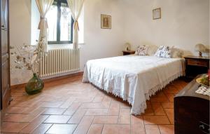 Pet Friendly Apartment In Rosia With Kitchen