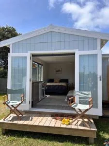 Kowhai Landing Beach Cabin - Manakau