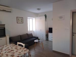 Apartment Perica - 10 m from sea