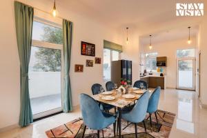 StayVistas Kundan Villa - Pet-Friendly Villa with Sprawling Lawn, Outdoor Pool