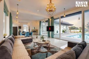 StayVistas Kundan Villa - Pet-Friendly Villa with Sprawling Lawn, Outdoor Pool