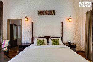 StayVistas Bhils Kabeela - Kanha - Outdoor Pool, Games Room & Kids Zone