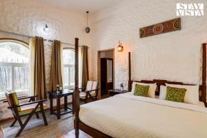StayVistas Bhils Kabeela - Kanha - Outdoor Pool, Games Room & Kids Zone