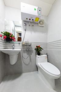 Căn Hộ Có Sân Hiên (Apartment with Terrace)