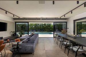 Villa Zorina heated pool 45 m2, Jacuzzi & sauna