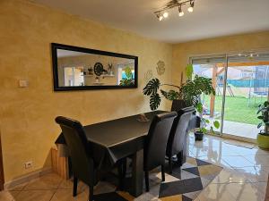 Villas Villa Spacieuse - Vue Montagne et Chateau : photos des chambres