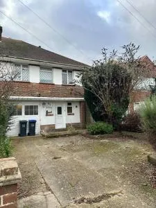 Spacious Home w/ Parking & Garden - Goring by Sea