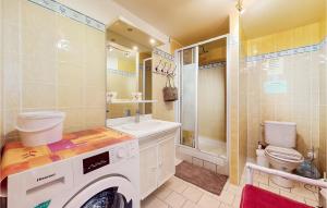 Maisons de vacances Lovely Home In Saint-Maurice-Sur-Eygu : photos des chambres