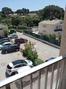 Au calme à 2min mer Parking Balcon Wifi Clim!