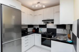 Kalinowe Green Apartment by BookingHost