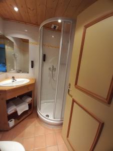 Hotels Chalet Hotel Le Mont Bisanne : Chambre Quadruple - Vue sur Montagnes
