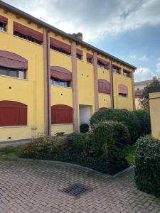 Interno 8 appartamento con box auto privato gratuito