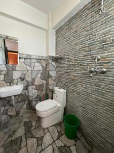 loo niva guest house studio apartment with balcony