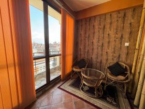 loo niva guest house studio apartment with balcony