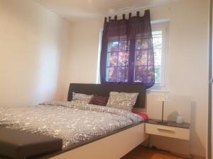 Cheerful villa with fireplace, bath-tub and garden