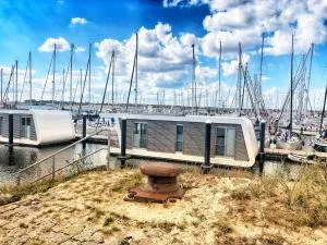 Schwimmendes Ferienhaus Heimathafen - 格罗森布罗德