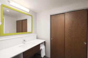 King Room - Hearing Access room in Hampton Inn Hornell
