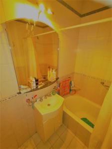 Excelente departamento con balcón terraza