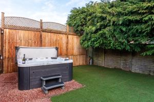 Cotswold holiday let with hot tub - The Old Garage