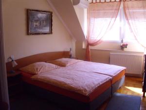 Barokk Antik Guest House