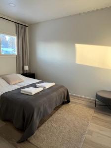 Moderni paritalo lähellä lentokenttää, free parking, sauna
