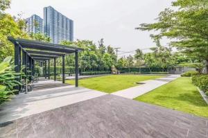 Condo in Bangkok with Swimming Pool near Malls and Train