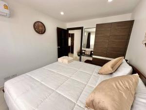 CONSERVATIVE 1 Bedroom In Park Lane