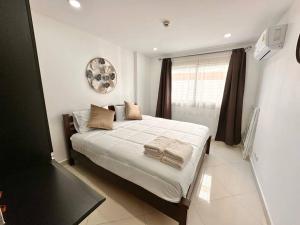 CONSERVATIVE 1 Bedroom In Park Lane
