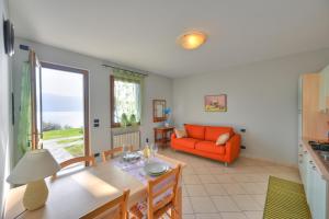 Apartment with Lake View