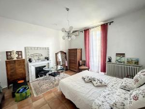 Très belle maison avec jardin à 10min des remparts