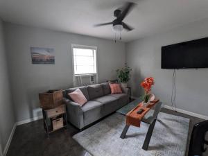 Cute, cozy apt near Hendricks