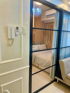 Lian Louise at SMDC Shore 3 MOA with Parking