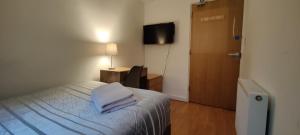 Liverpool City Centre Private Rooms including smart TVs - with Shared Bathroom