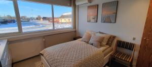 Comfortable 3- bedroom villa with free parking